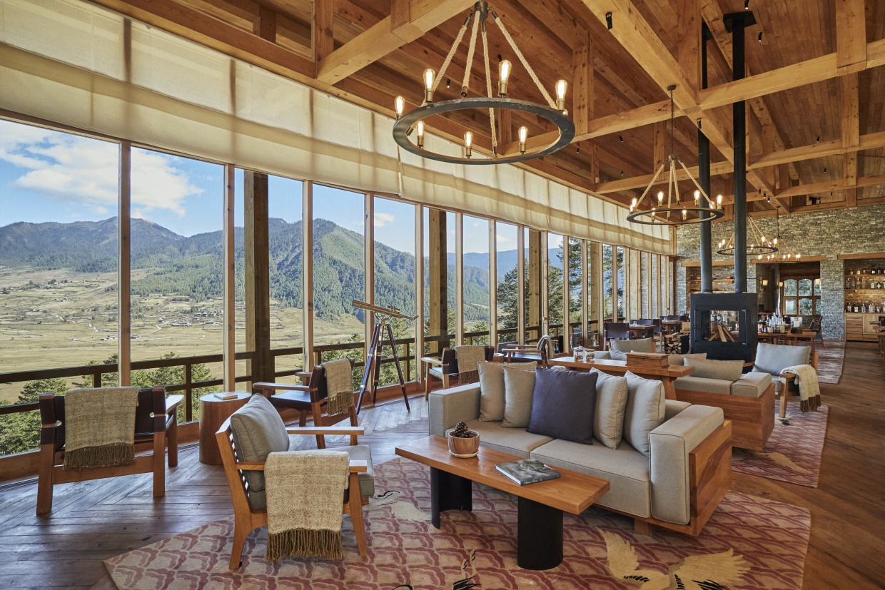 Gangtey_Main_Building_Living_Room_Six_Senses_Travel_Deluxe