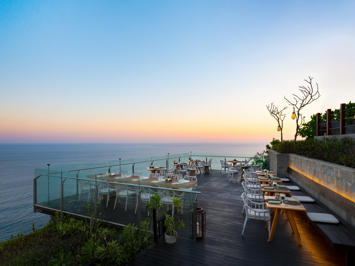 Travel_Deluxe_Six_Senses_Bali_Cliff_Bar