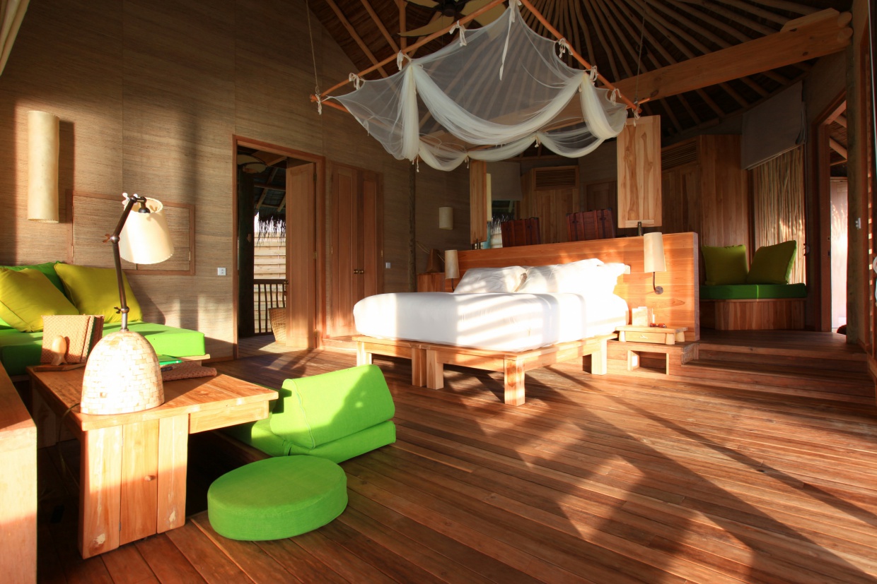 Water_Villa_Six_Senses_Malediven_Travel_Deluxe2