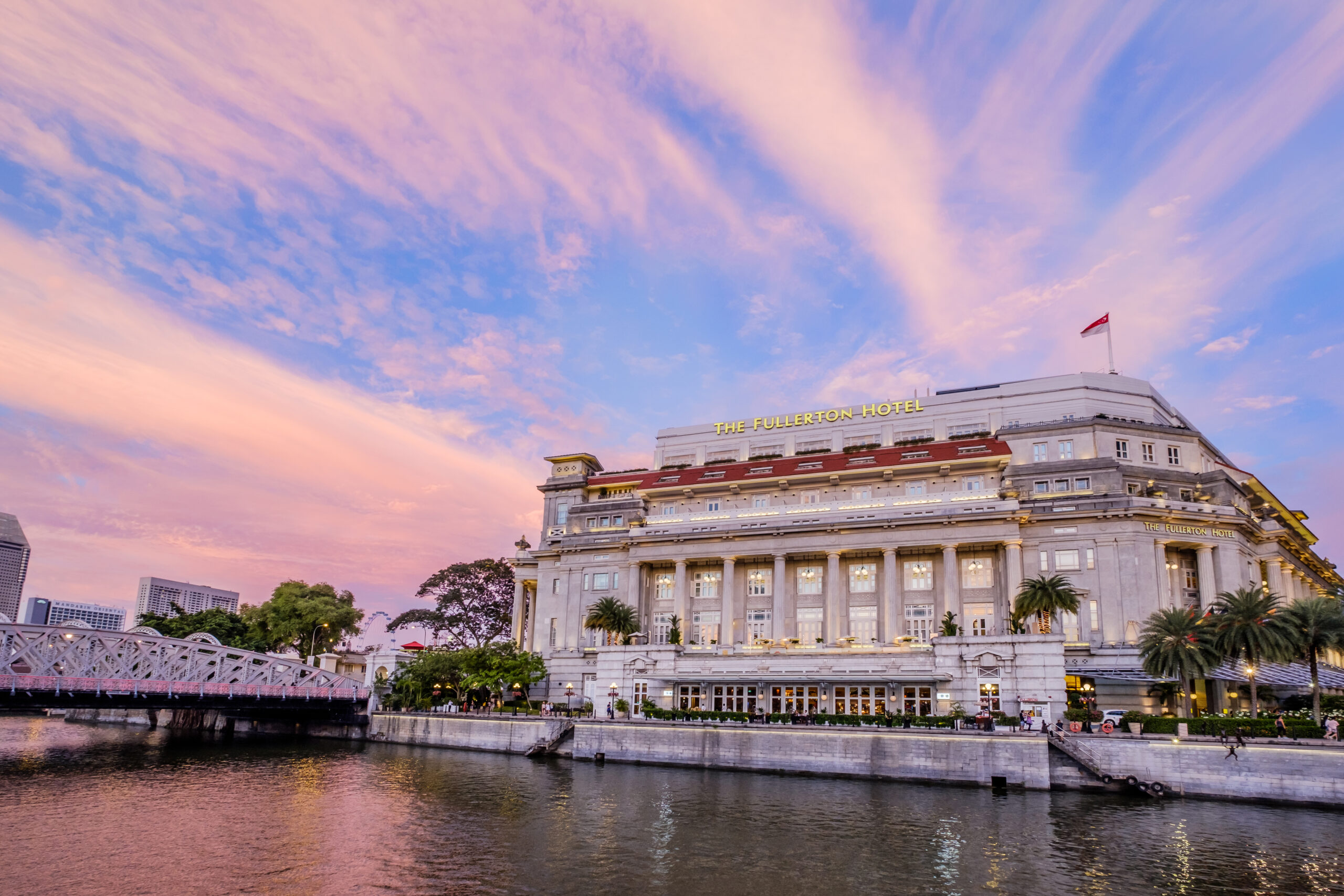 Fullerton_Singapur_Travel_Deluxe_Evening Sky