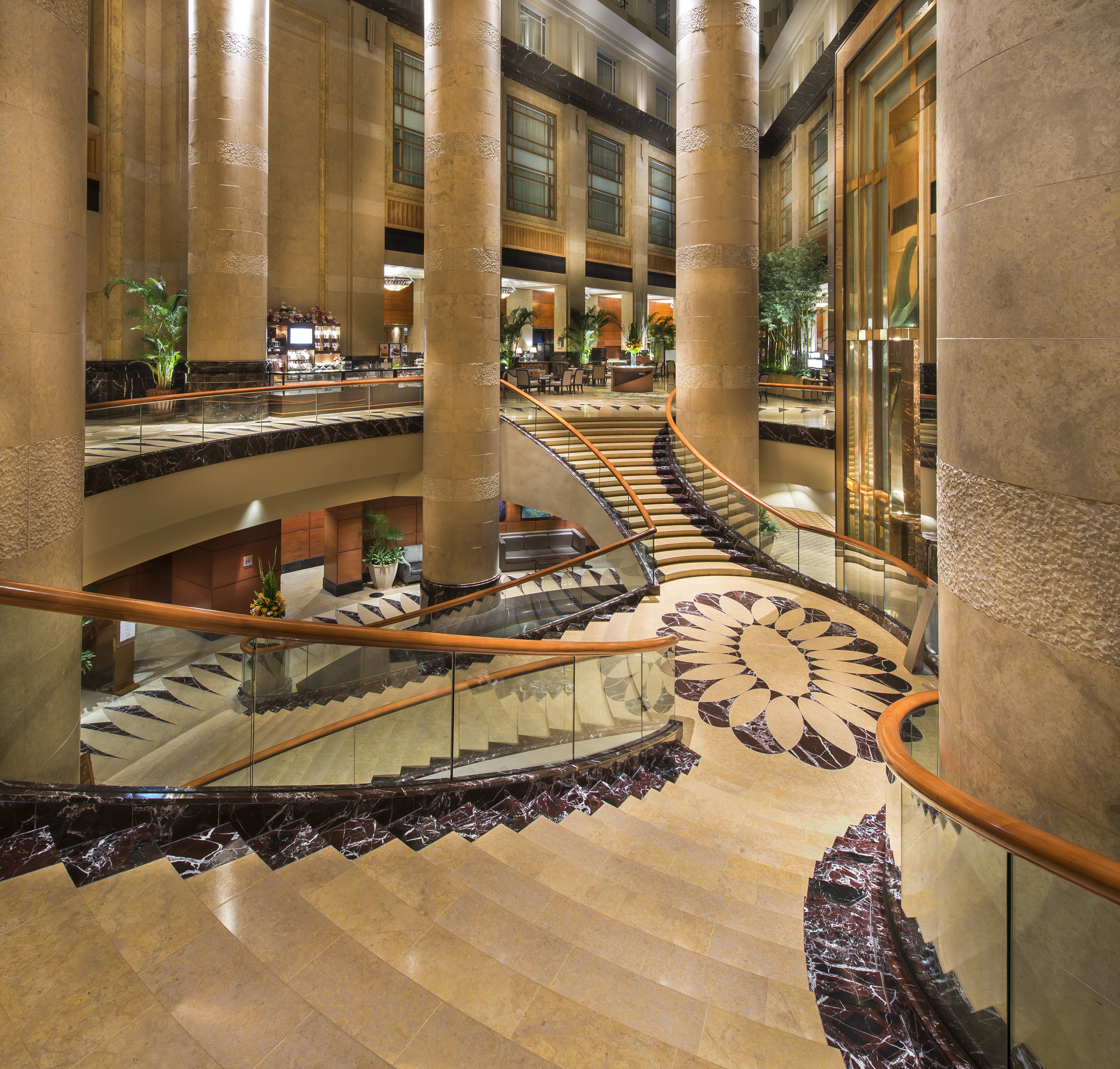 Fullerton_Singapur_Travel_Deluxe_Grand Staircase
