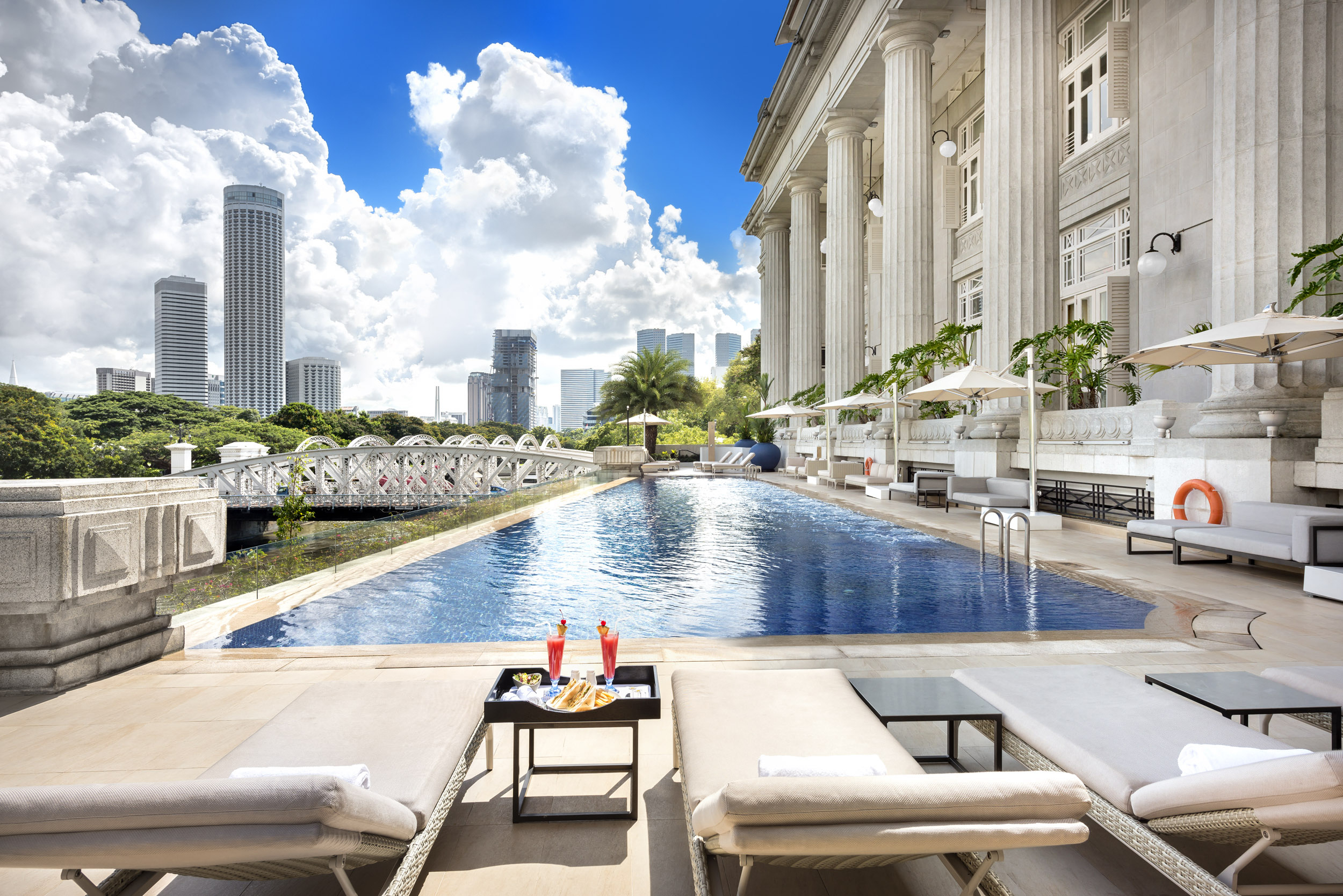 Fullerton_Singapur_Travel_Deluxe_Swimming Pool