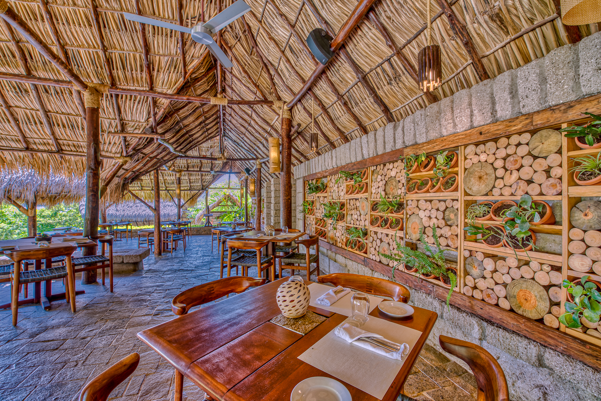 Nicaragua_MorgansRock_restaurant_Travel_Deluxe