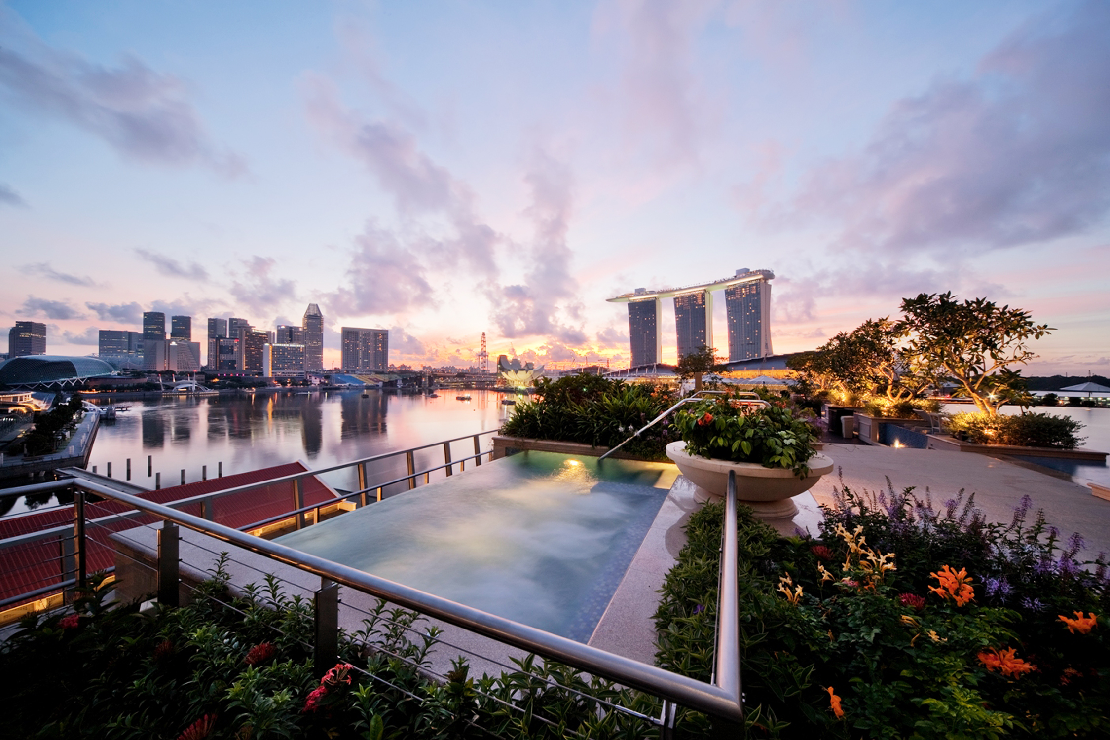 Rooftop Jacuzzi – The Fullerton Bay Hotel Singapore