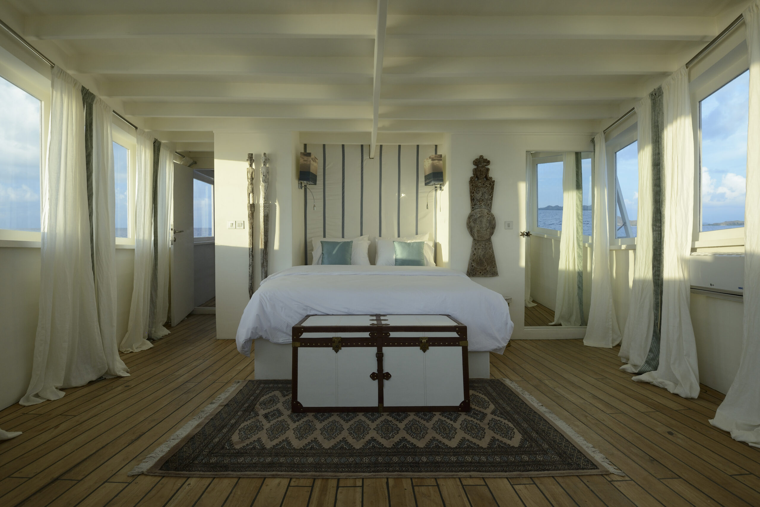 bedroom_Private_Yachtcharter_Indonesien_Travel_Deluxe