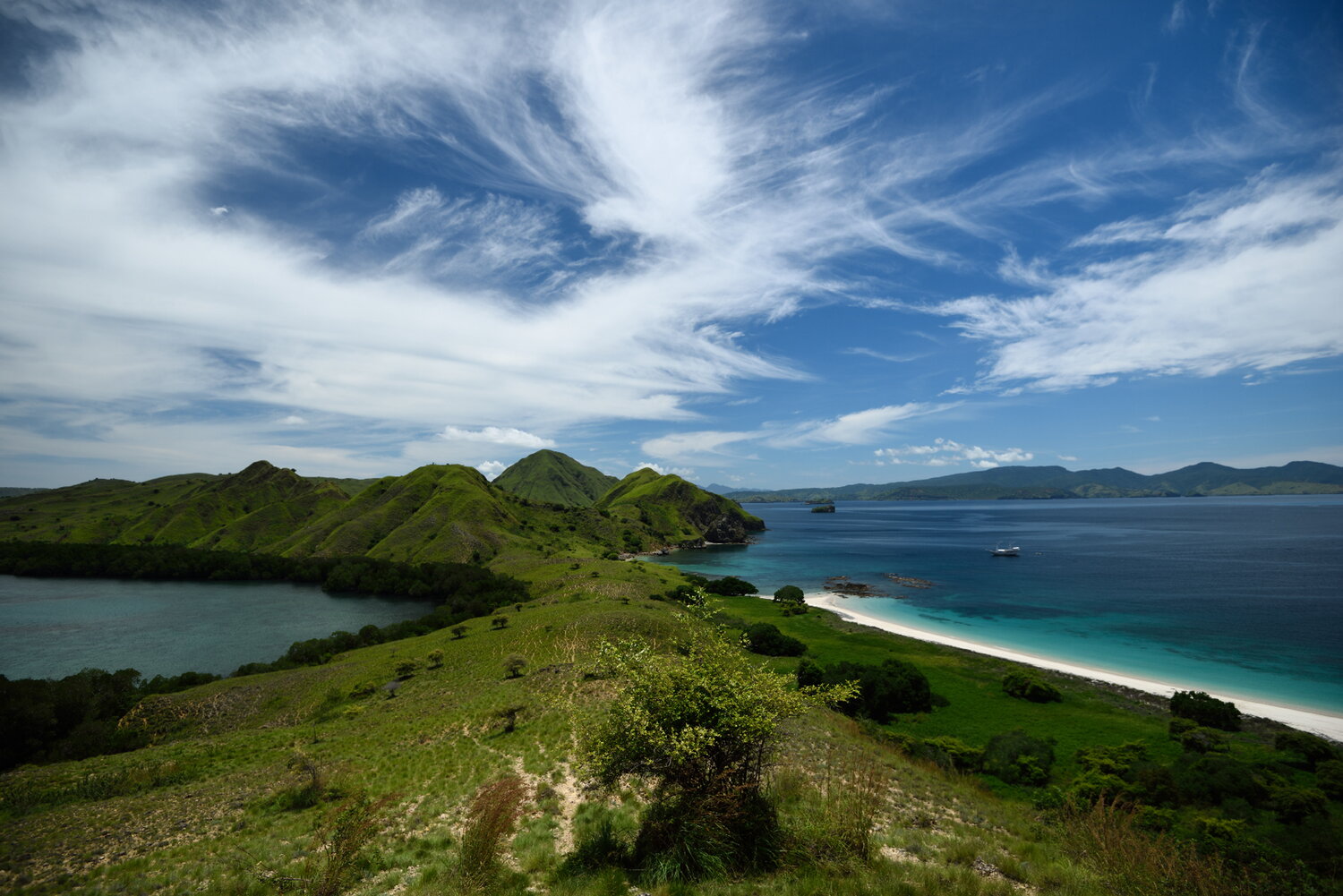 islands_Private_Yachtcharter_Indonesien_Travel_Deluxe – Kopie